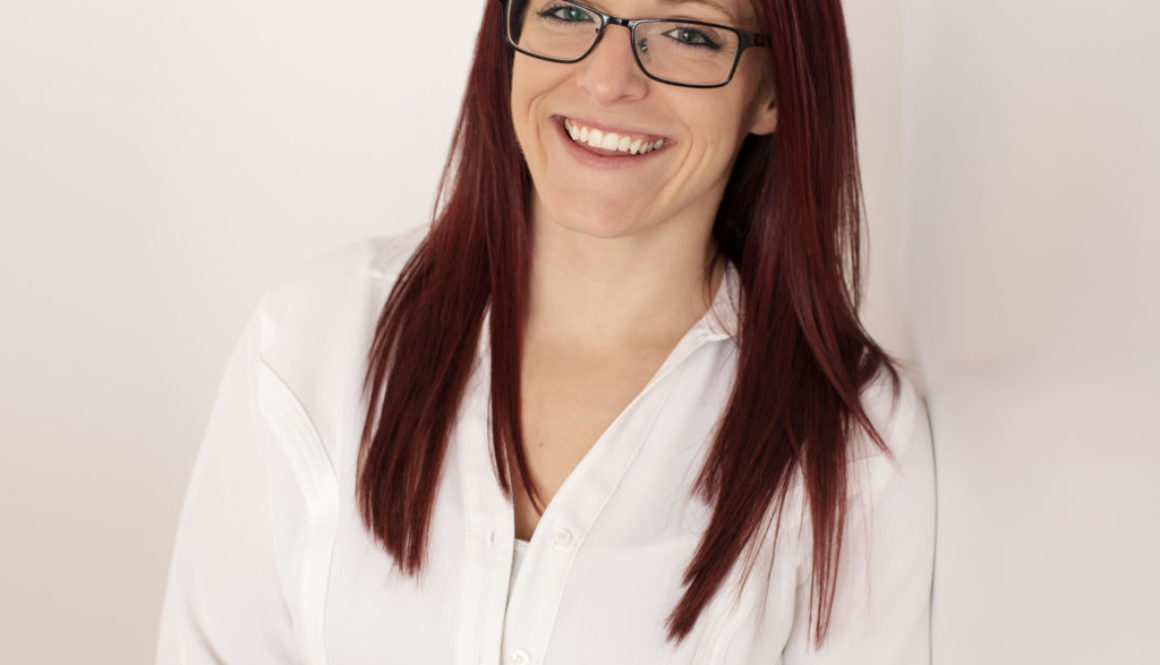 Menagerie Photography Studio Celebrating Local Women In Business Featuring Lauren Nadwairski Head Shot Featured Image